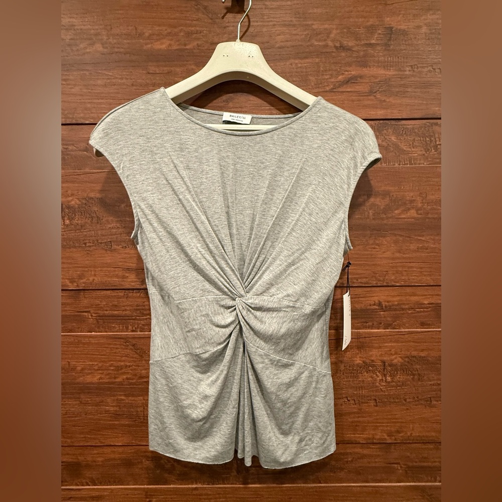 Sleeveless 
Brand new
Never worn